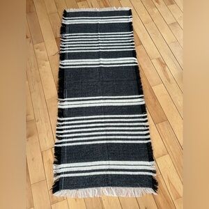 Elegant Black and White Striped scarf